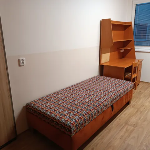 Domov mládeže – 12