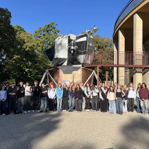 Lyceum L1 v Planetáriu Praha