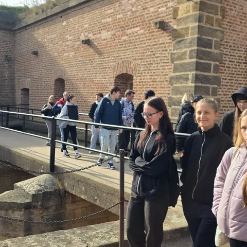 Studenti učebních a nástavbových oborů uctili památku obětí v Terezíně